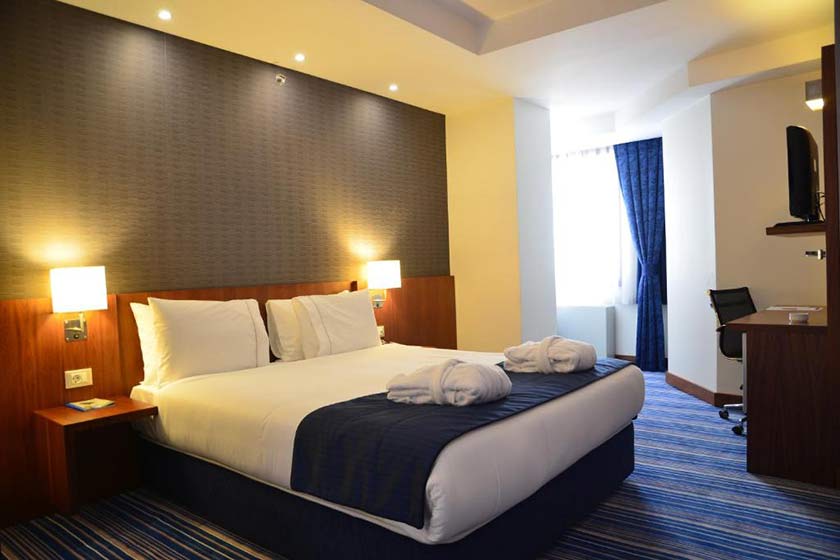Taksim Express Hotel Istanbul - Deluxe Room with City or Partial Bosphorus View