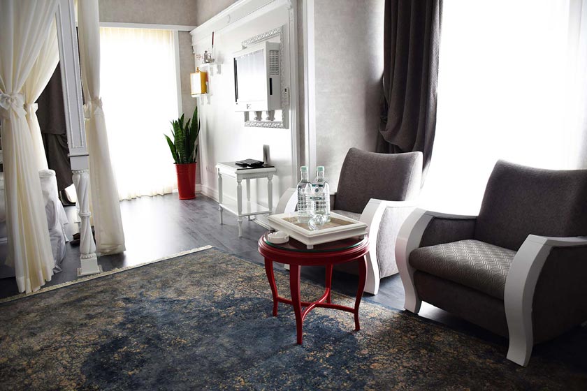 هتل بین المللی قصر مشهد - اتاق هانی مون رومانتیک