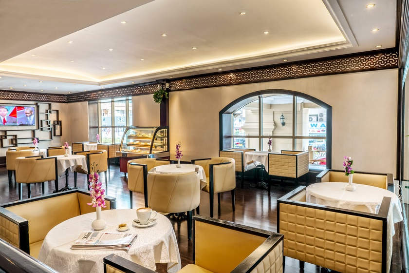 Carlton Tower Hotel Dubai - cafe