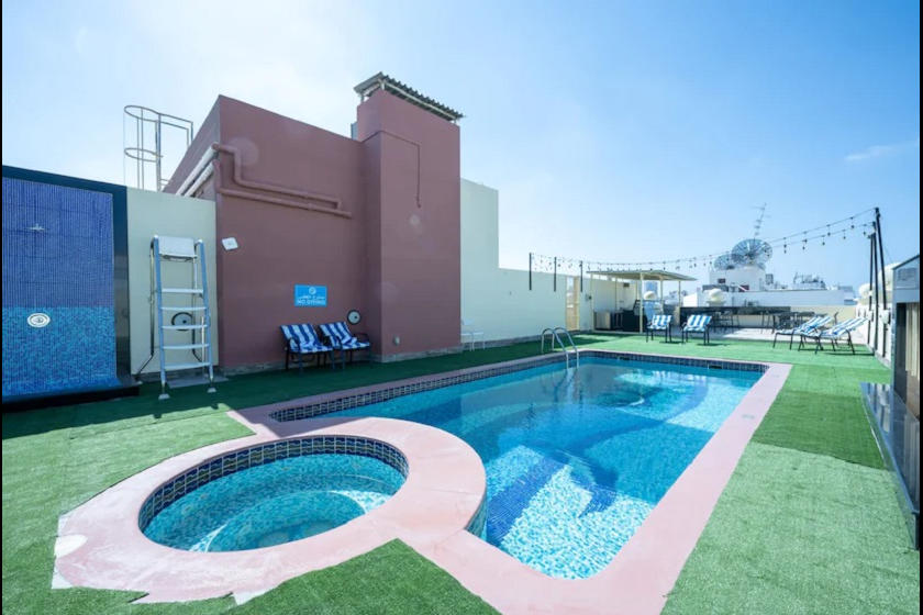 Pearl Swiss Hotel Dubai - pool