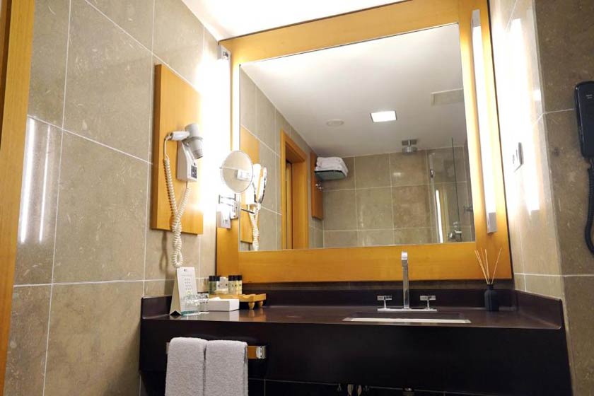 Point Hotel Taksim Istanbul - Executive Senior Suite with Kitchenette & Lounge Access