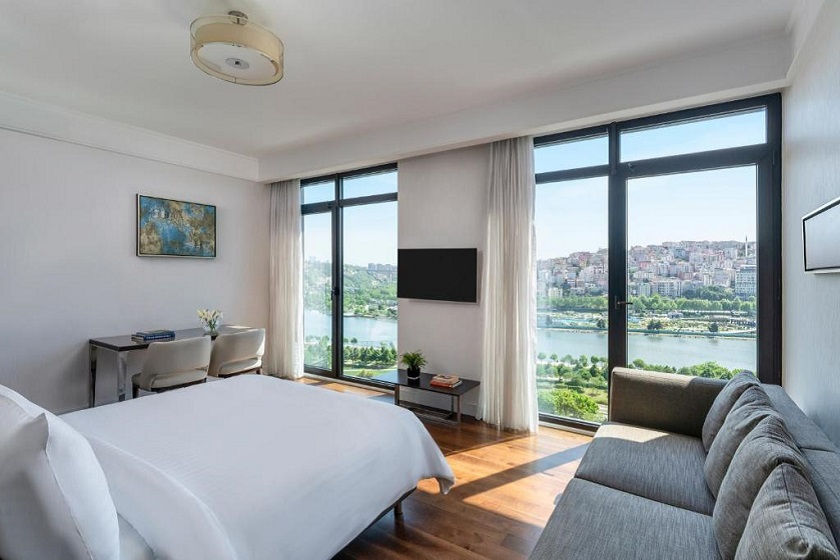 Movenpick Istanbul Hotel Golden Horn - Junior King Suite with Sea View