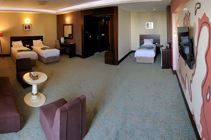 هتل لیلیوم کیش - اتاق سه تخته