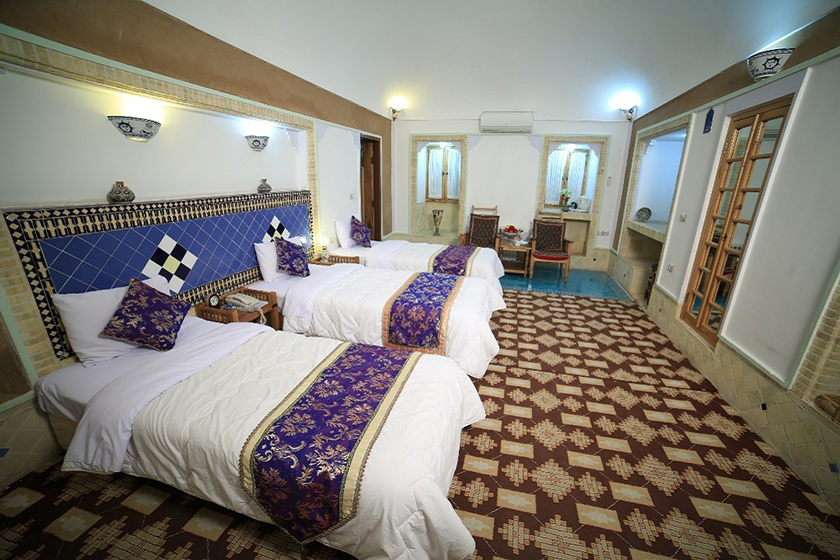 هتل باغ مشیرالممالک یزد - اتاق سه تخته