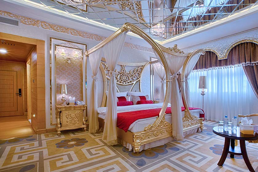 هتل الماس ۲ مشهد - سوئیت هانی‌مون با سبک معماری تمدن ایران باستان