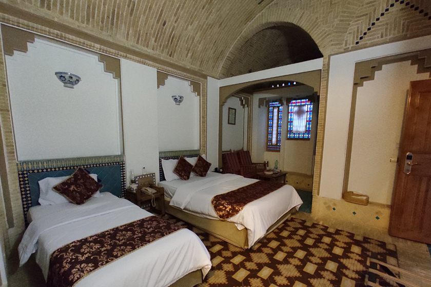 هتل باغ مشیرالممالک یزد - اتاق سه تخته
