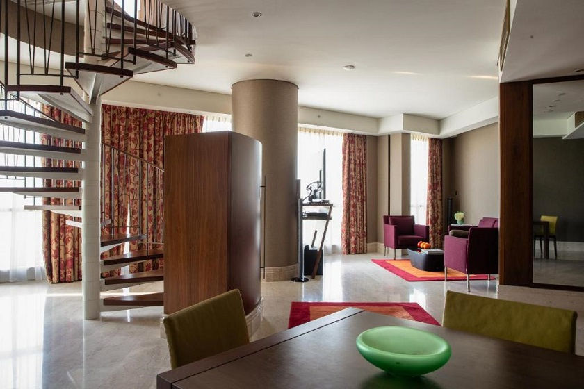 Jumeirah Creekside Hotel - Duplex Suite with Complimentary Club Lounge Access