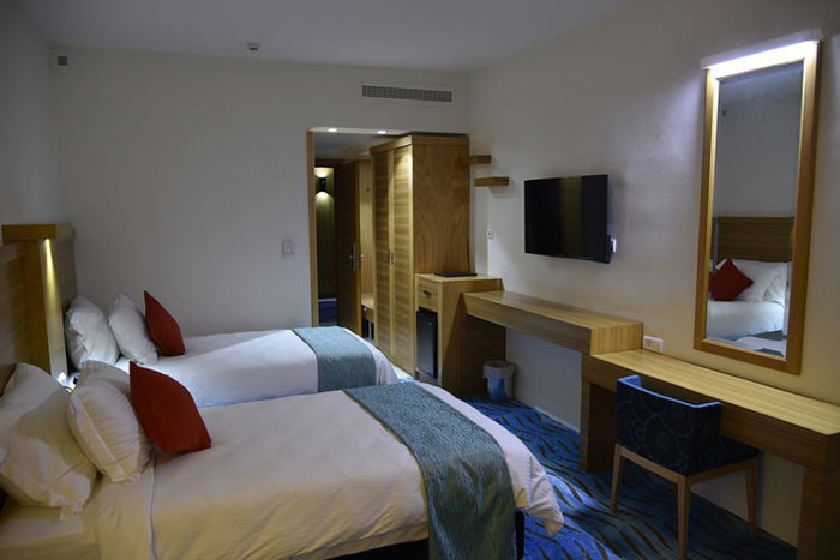 هتل بین المللی کیش - اتاق دو تخته توئین رو به جزیره