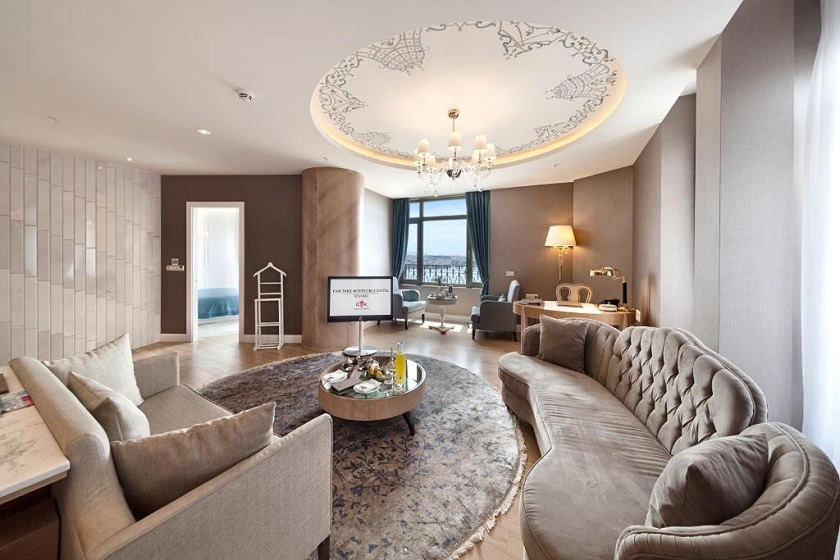 CVK Park Bosphorus Hotel Istanbul - Corner Suite with Bosphorus View Lounge Access