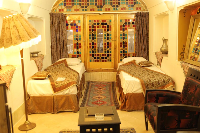 هتل سنتی مهر یزد - اتاق دو تخته تویین