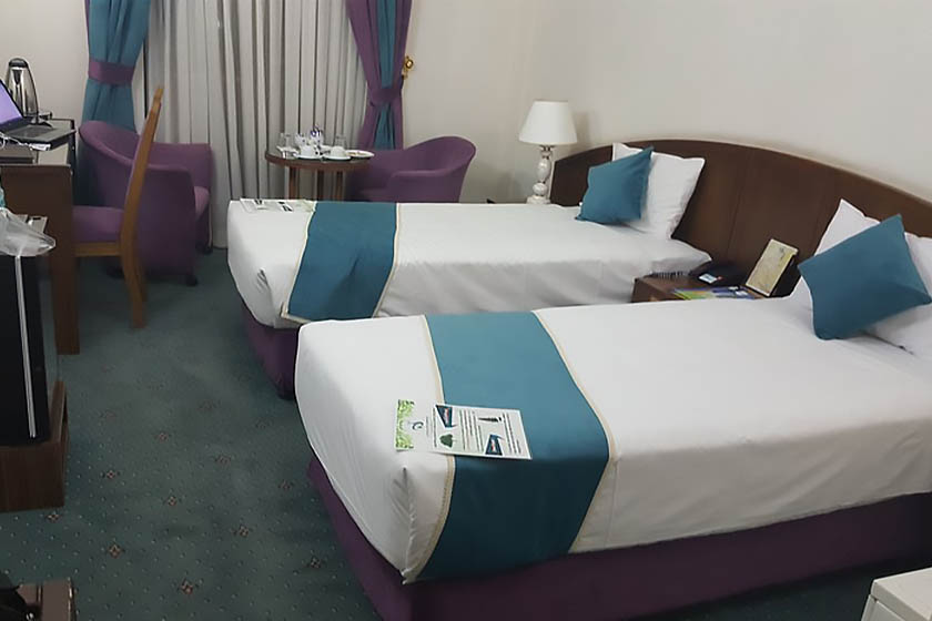 هتل جهانگردی کرمان - اتاق دو تخته تویین