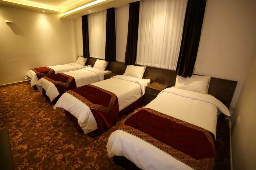 هتل ابریشمی لاهیجان - اتاق چهار نفره