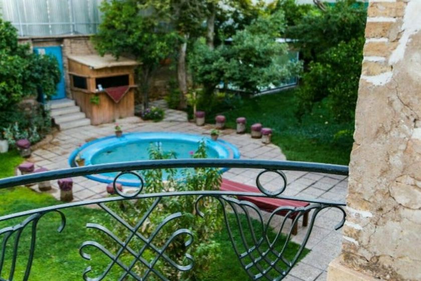 اقامتگاه بومگردی خانه باغ ایرانی شیراز - محوطه