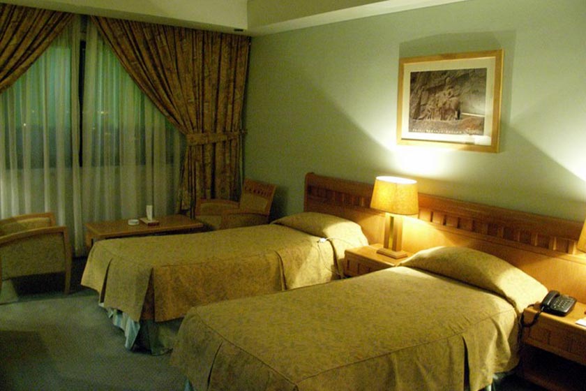 هتل پارس کرمان - اتاق دو تخته تویین