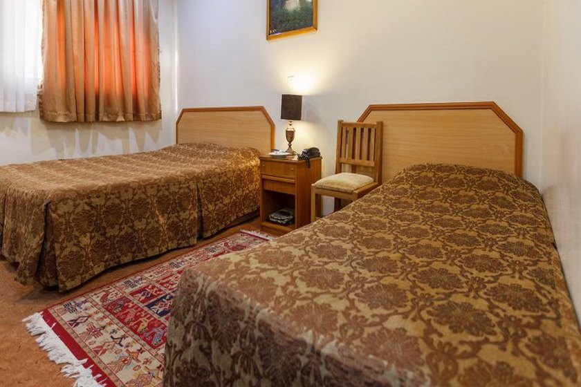 هتل ساسان شیراز - اتاق دو تخته تویین 