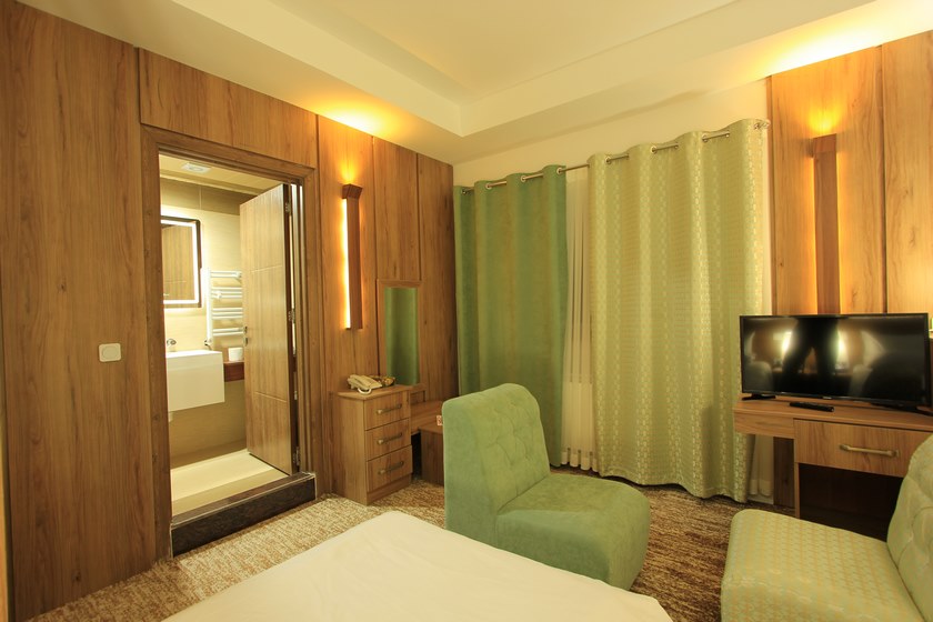 هتل مازرون قائمشهر - اتاق دو تخته VIP