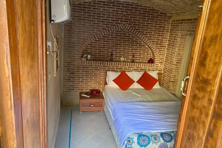 هتل ماه منیر شیراز - اتاق دو تخته دبل