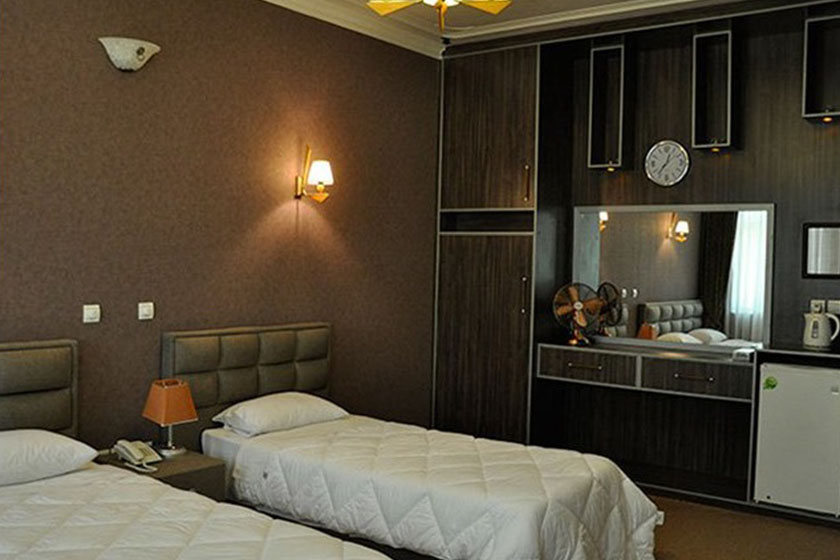 هتل جهانگردی دزفول - اتاق سه تخته