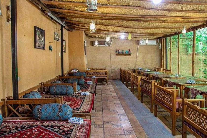 اقامتگاه بومگردی خانه باغ ایرانی شیراز - رستوران