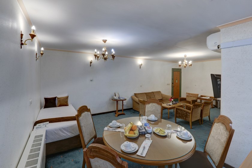 هتل جهانگردی کرمان - سوئیت یک خوابه سه تخته