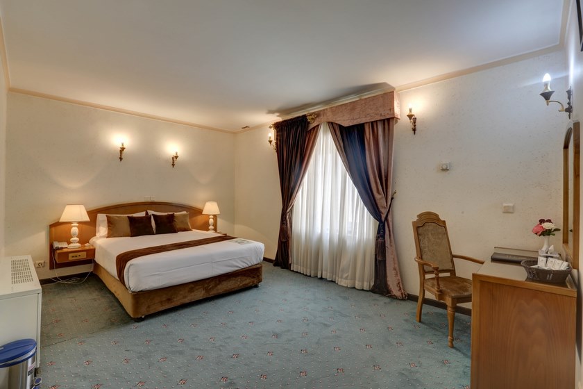 هتل جهانگردی کرمان - سوئیت یک خوابه سه تخته