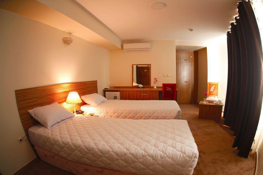 هتل نصیر الملک شیراز - اتاق دو تخته تویین