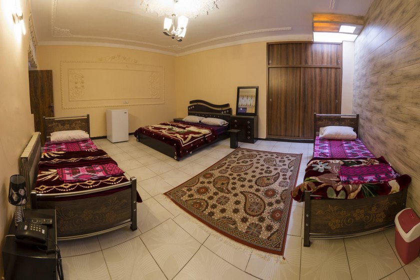 هتل کرمانیا کرمان - اتاق چهار تخته