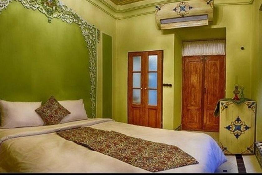 هتل داروش شیراز - اتاق دو تخته دنج