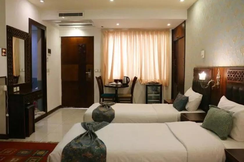 هتل وکیل شیراز - اتاق دو تخته تویین