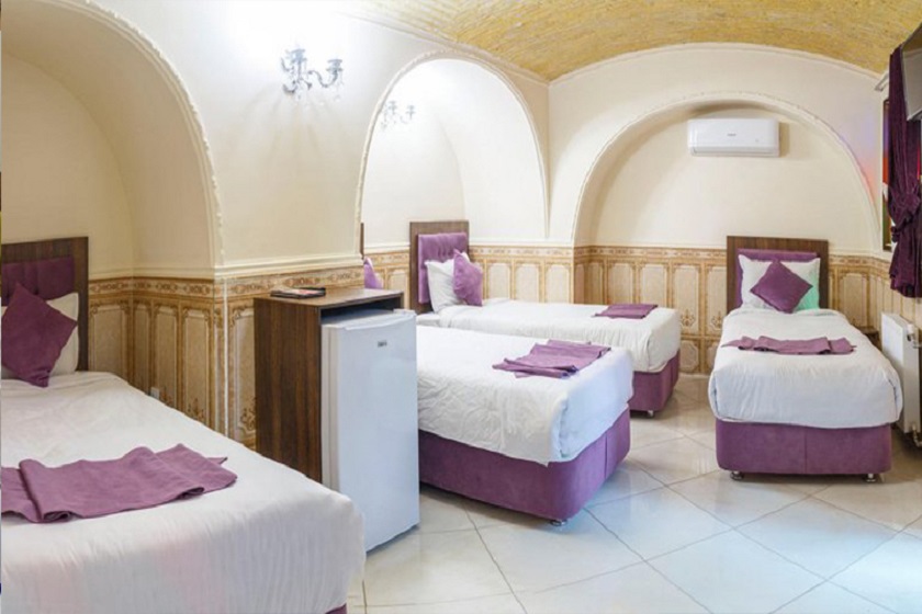 هتل سنتی پنج دری شیراز - اتاق چهار تخته