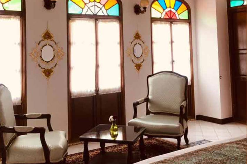 هتل قیصریه شیراز - اتاق دو تخته دبل سه دری