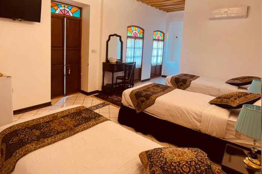 هتل قیصریه شیراز - اتاق سه تخته دو دری