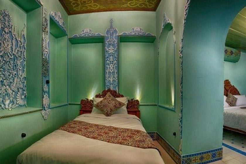 هتل داروش شیراز - اتاق سه تخته گوشواره چپ