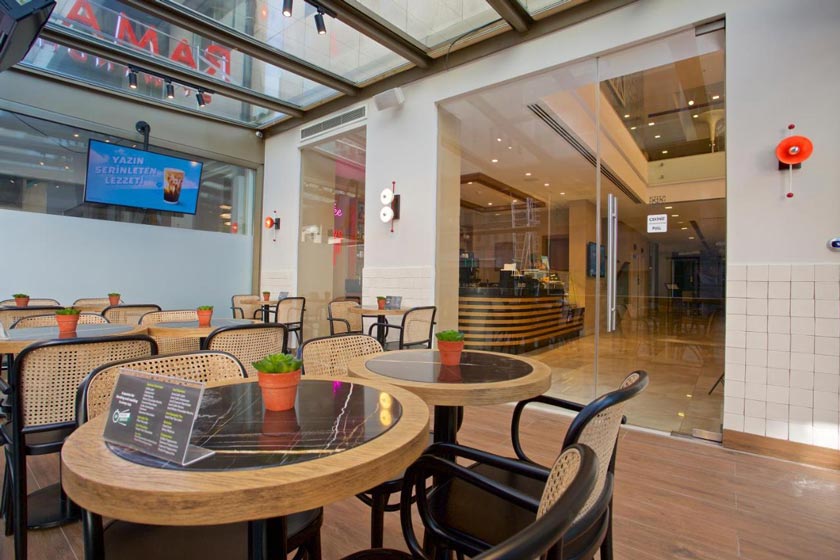 Ramada By Wyndham Istanbul Taksim - Cafe