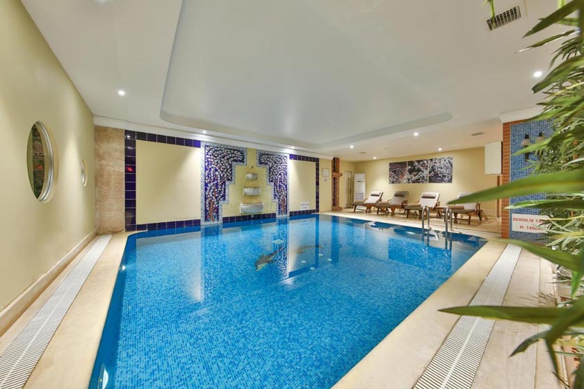 Ramada By Wyndham Istanbul Taksim - Pool