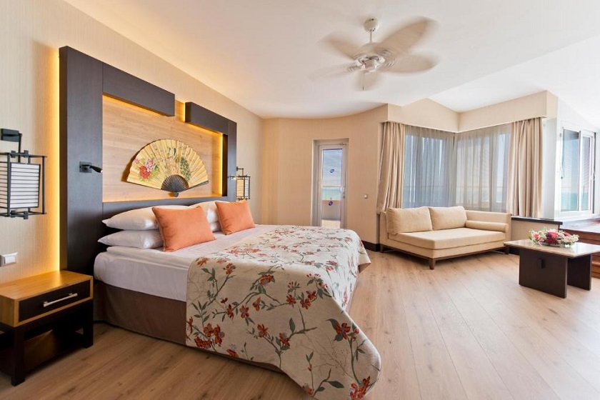 Limak Lara Deluxe Hotel & Resort Antalya - Junior Suite