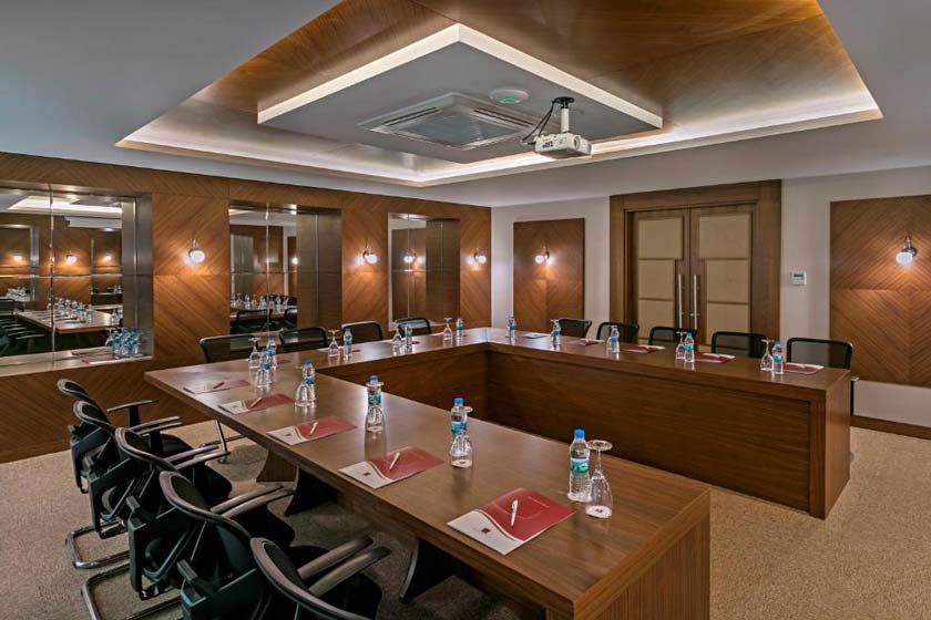 B Business Hotel & Spa - meeting room