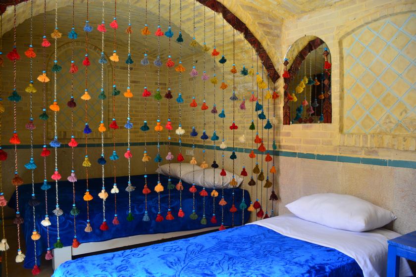 اقامتگاه عمارت هفت رنگ شیراز - اتاق سه تخته