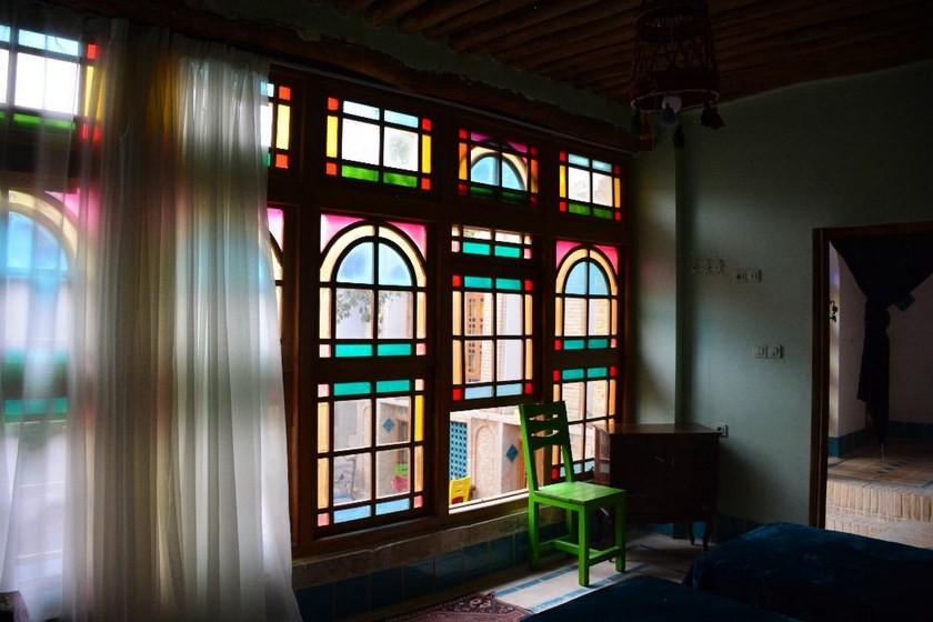 اقامتگاه عمارت هفت رنگ شیراز - اتاق چهار تخته