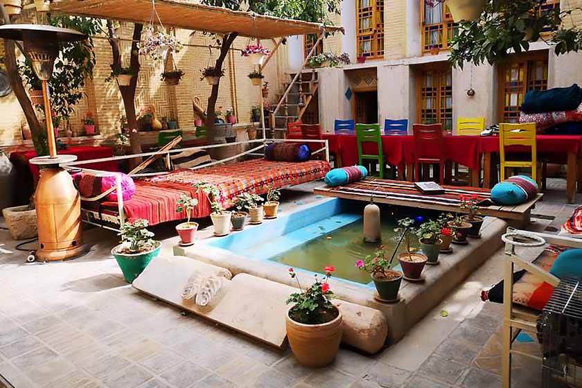 اقامتگاه عمارت هفت رنگ شیراز - رستوران
