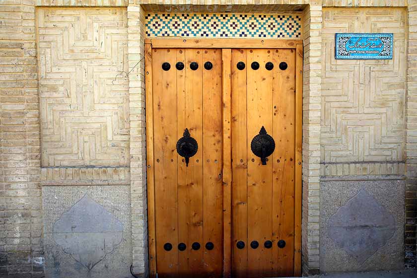 اقامتگاه عمارت هفت رنگ شیراز - نما