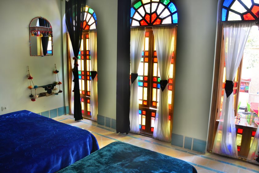 اقامتگاه عمارت هفت رنگ شیراز - اتاق سه تخته