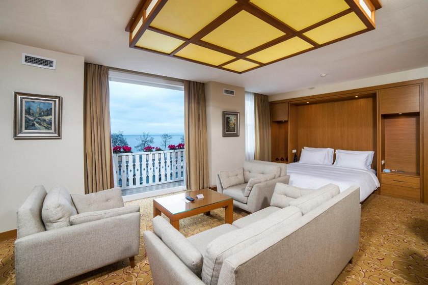 Radisson Hotel Istanbul Sultanahmet -Suite with Balcony and Sea View Non-Smoking