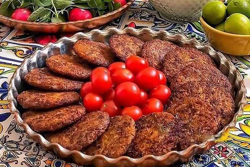 اقامتگاه عمارت هفت رنگ شیراز - غذا