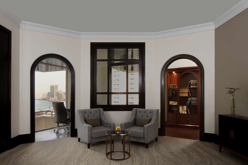 Radisson Blu Hotel Dubai Deira Creek - Royal Club Library