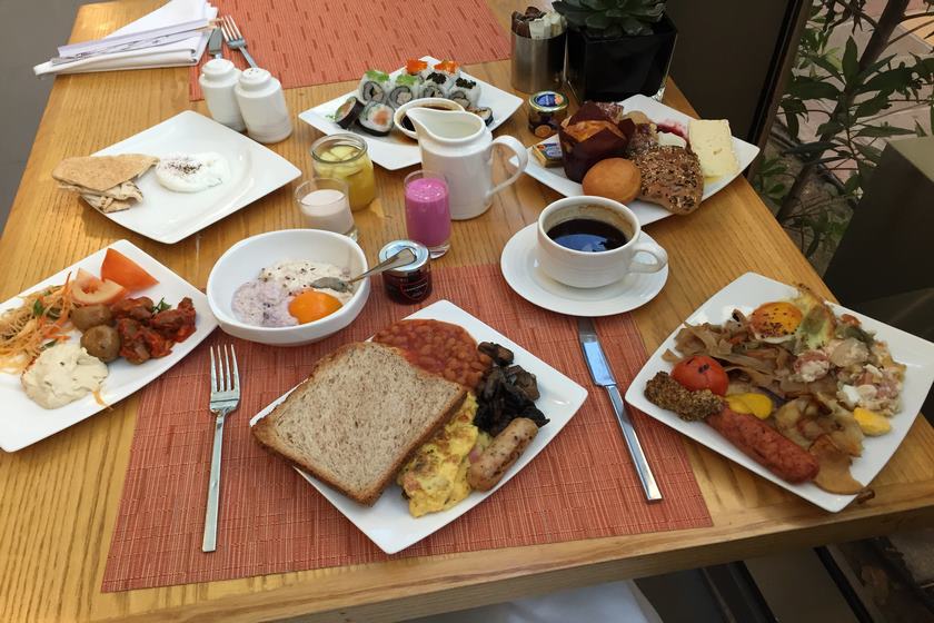 Movenpick Hotel Jumeirah Beach Dubai - Food and Drink