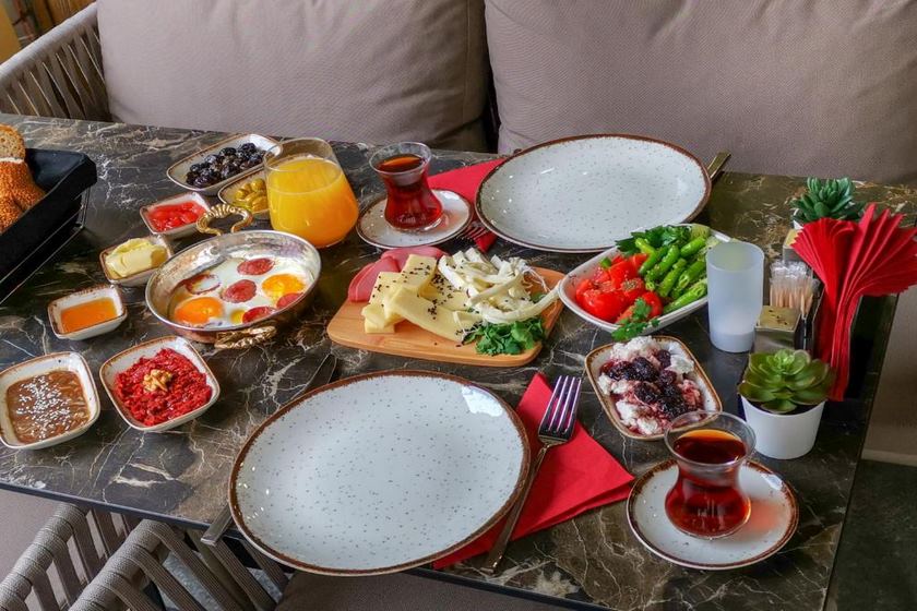Royan Suites Istanbul - Breakfast
