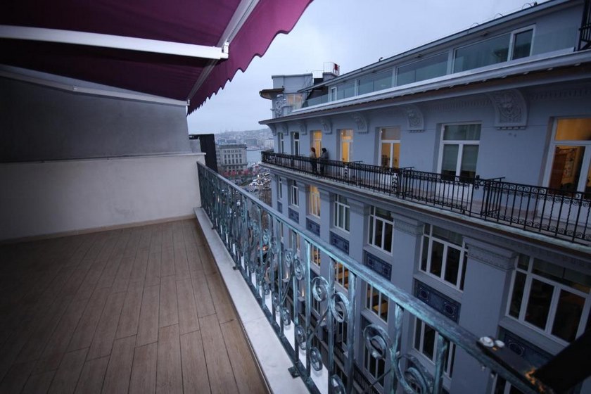 Vita Suites Karakoy Istanbul - Deluxe Double Room with Side Sea View