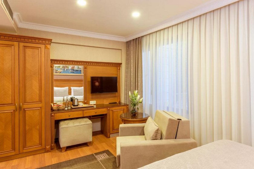 Royan Suites Istanbul - Deluxe King Room with Garden View