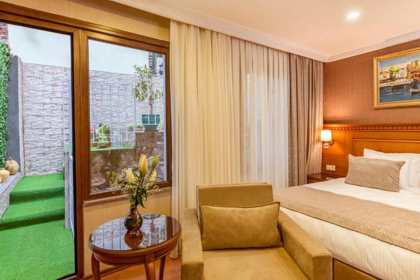 Royan Suites Istanbul - Deluxe King Room with Garden View